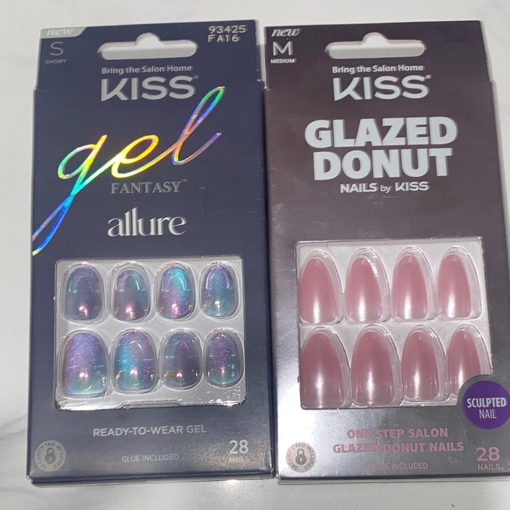 KISS Gel Fantasy Allure and Glazed Donut Nail Set - Iridescent Blue and Pink
